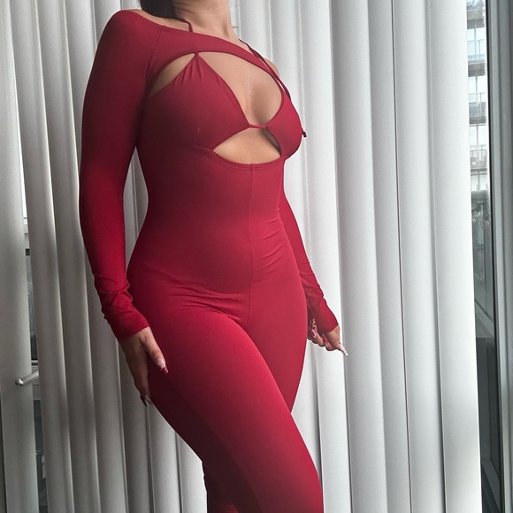 Red long sleeve jumpsuit - Picture 2 of 7